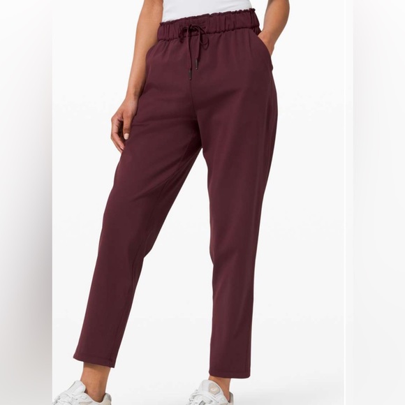 Lululemon keep moving joggers in excellent condition - Picture 1 of 16